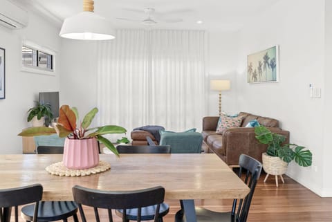 Living room, Dining area, air conditioner