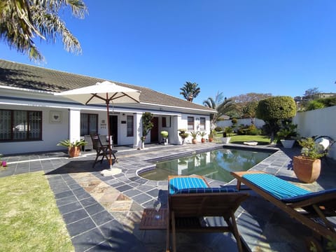 Villa Mintos - 4 bed 3 bath, Pool, 750m to Robberg 5 Beach Villa in Plettenberg Bay