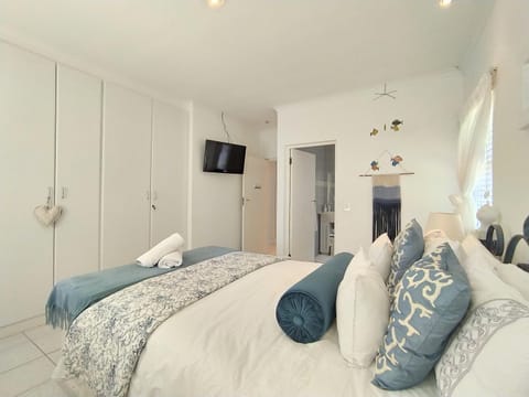 Villa Mintos - 4 bed 3 bath, Pool, 750m to Robberg 5 Beach Villa in Plettenberg Bay