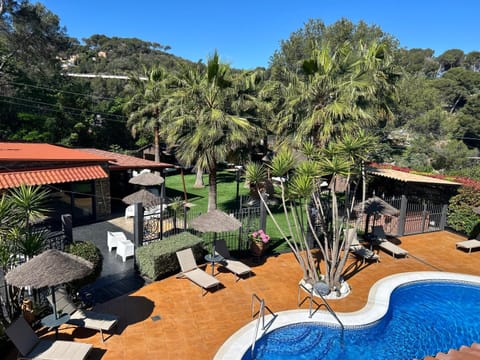 Off site, Swimming pool, sunbed