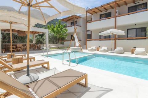 Property building, Restaurant/places to eat, Swimming pool