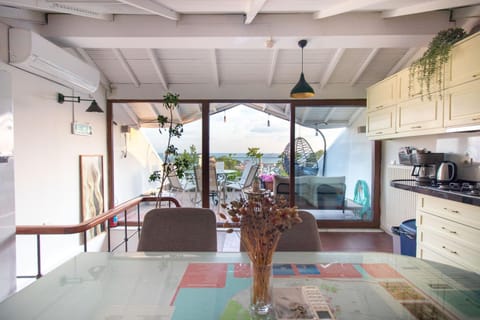 Kitchen or kitchenette, Dining area, stove