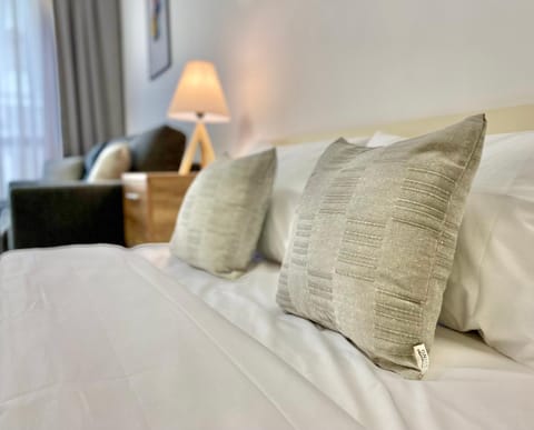 Bed, Seating area, Bedroom