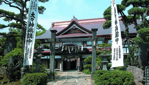 Facade/entrance