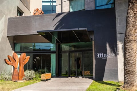 Facade/entrance