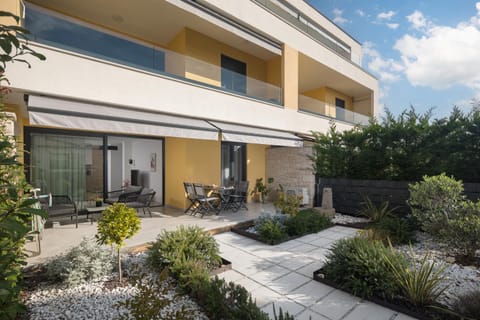 Garden, Balcony/Terrace