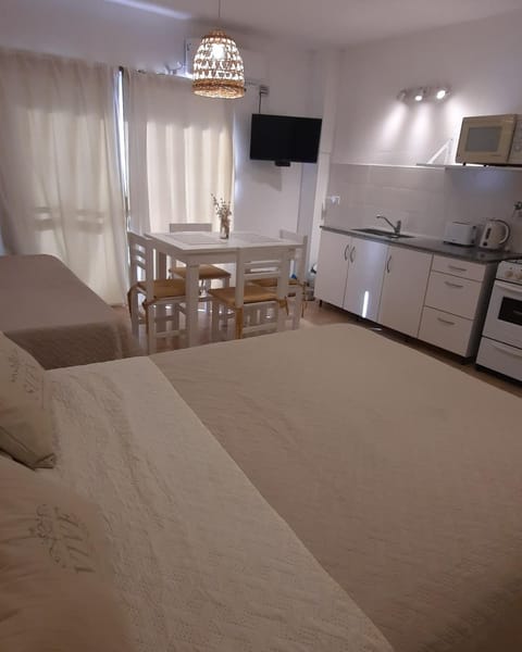 Bed, Dining area