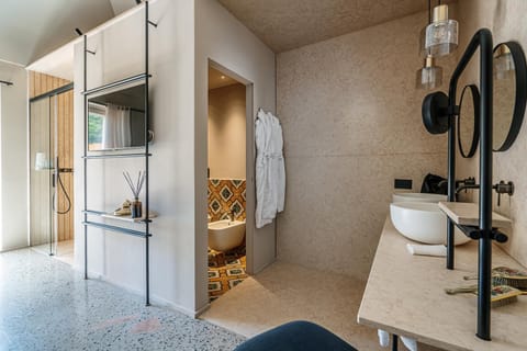 Bathroom, Photo of the whole room