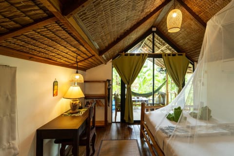 Bed, Photo of the whole room, Seating area, Bedroom