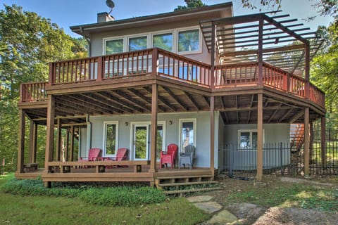 Dock and Kayaks Lakefront Hot Springs Home House in Fenter Township