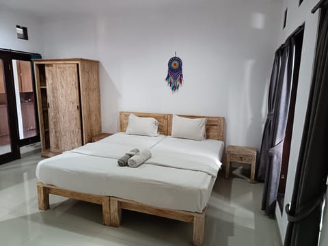 Bed, Photo of the whole room, towels, wardrobe