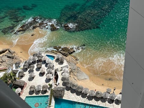 Natural landscape, Balcony/Terrace, Beach, Pool view, Sea view