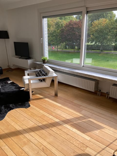 Lichtrijk mooi appartement met zicht op hof van Roosendael Apartment in Antwerp