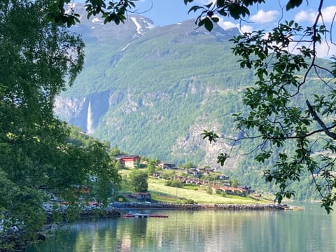Mountain view, Sea view, Location