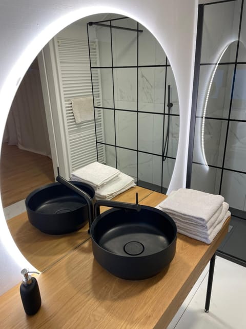 Bathroom, towels