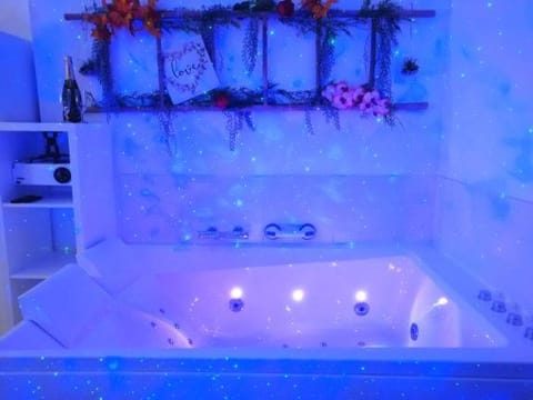 Le 2005 Double BALNEO, Lit QUEEN SIZE, soirée romantique Apartment in Grenoble