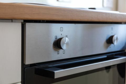 Kitchen or kitchenette, pet friendly, stove