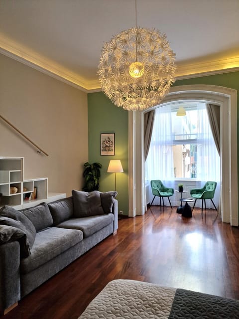 View (from property/room), Living room, City view, City view