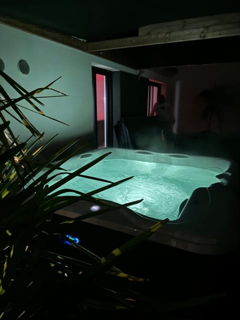 Night, Hot Tub, Balcony/Terrace, Spa and wellness centre/facilities