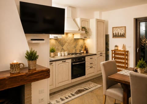 TV and multimedia, Kitchen or kitchenette, Living room, Seating area, fireplace, kitchen