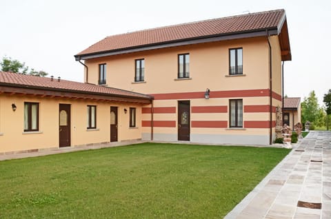 Facade/entrance, Garden