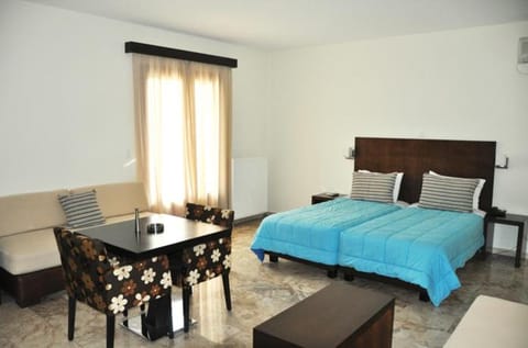 Bed, TV and multimedia, Photo of the whole room