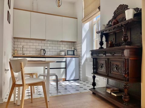 Coffee/tea facilities, Kitchen or kitchenette, Dining area
