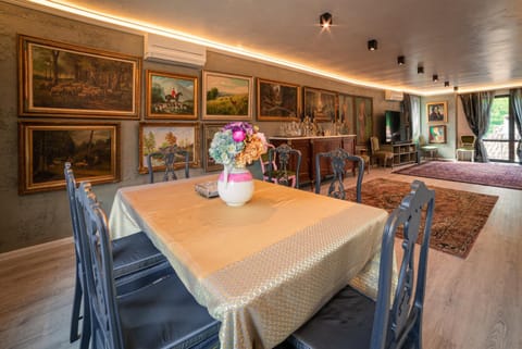 Living room, Seating area, Dining area