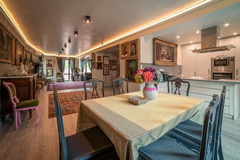 Living room, Seating area, Dining area, air conditioner