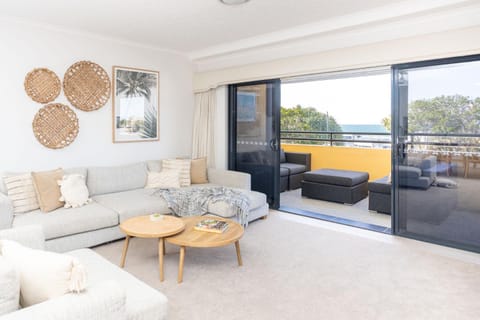 Patio, Natural landscape, View (from property/room), Balcony/Terrace, Living room, Seating area, Sea view