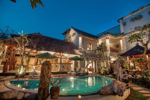 Swimming pool, Swimming pool