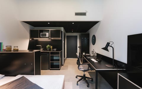 TV and multimedia, Kitchen or kitchenette, Photo of the whole room, Bedroom