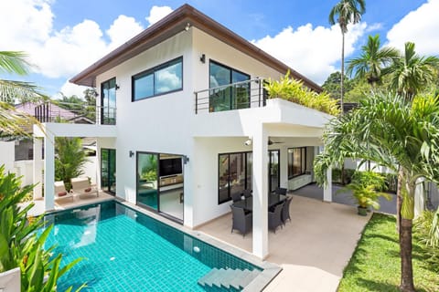 Property building, Patio, Day, Garden, Garden, Balcony/Terrace, Garden view, Swimming pool