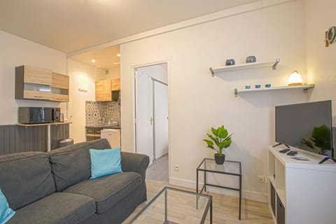 Kitchen or kitchenette, Seating area