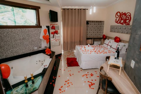 Bed, Hot Tub, Photo of the whole room, Bedroom