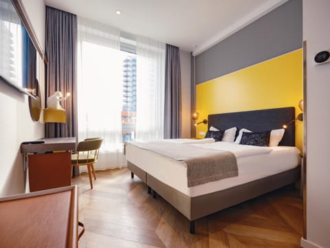 Bed, Photo of the whole room, Seating area, Bedroom
