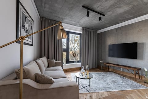 Communal lounge/ TV room, TV and multimedia, Living room, Seating area, Evening entertainment