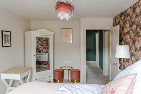 Impeccable 4-Bed Apartment in Bath Apartment in Bath