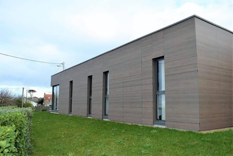 Maison neuve de plain-pied avec WIFI classée 3 étoiles à Trégastel Ref 466 Villa in Trégastel