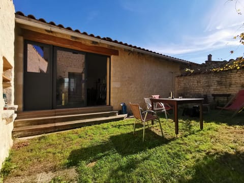 Property building, Patio, Facade/entrance, BBQ facilities, Garden, Solarium, View (from property/room), View (from property/room), Garden view, Garden view, Inner courtyard view