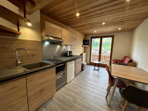 Kitchen or kitchenette, Dining area, dishwasher, oven, stove