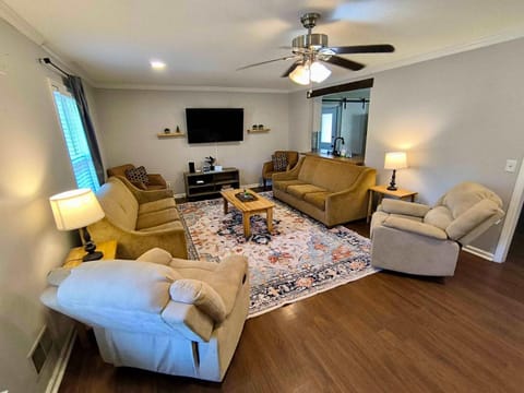 Settle Inn-- 10mi to Columbia, Mins to Lake Murray House in Irmo