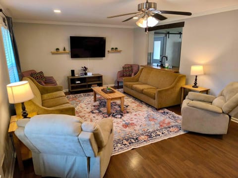 Settle Inn-- 10mi to Columbia, Mins to Lake Murray House in Irmo