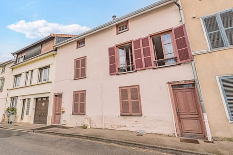 Property building, Street view
