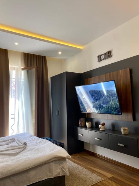 Communal lounge/ TV room, TV and multimedia