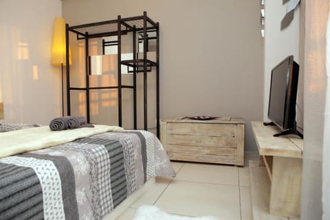 Marina Sunny Studio Apartment in Thessaloniki
