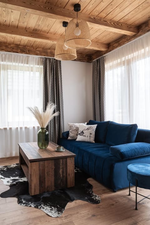 TV and multimedia, Living room, Seating area, Entertainment