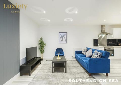 TV and multimedia, Living room, Seating area, Evening entertainment