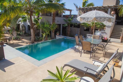 Property building, Balcony/Terrace, Pool view, Swimming pool, sunbed