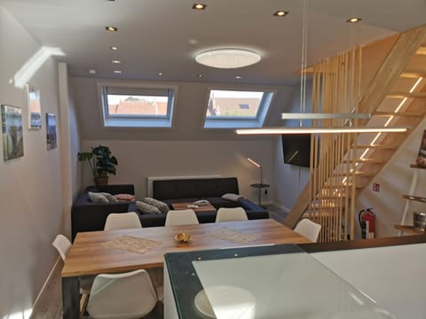 Living room, Lounge or bar